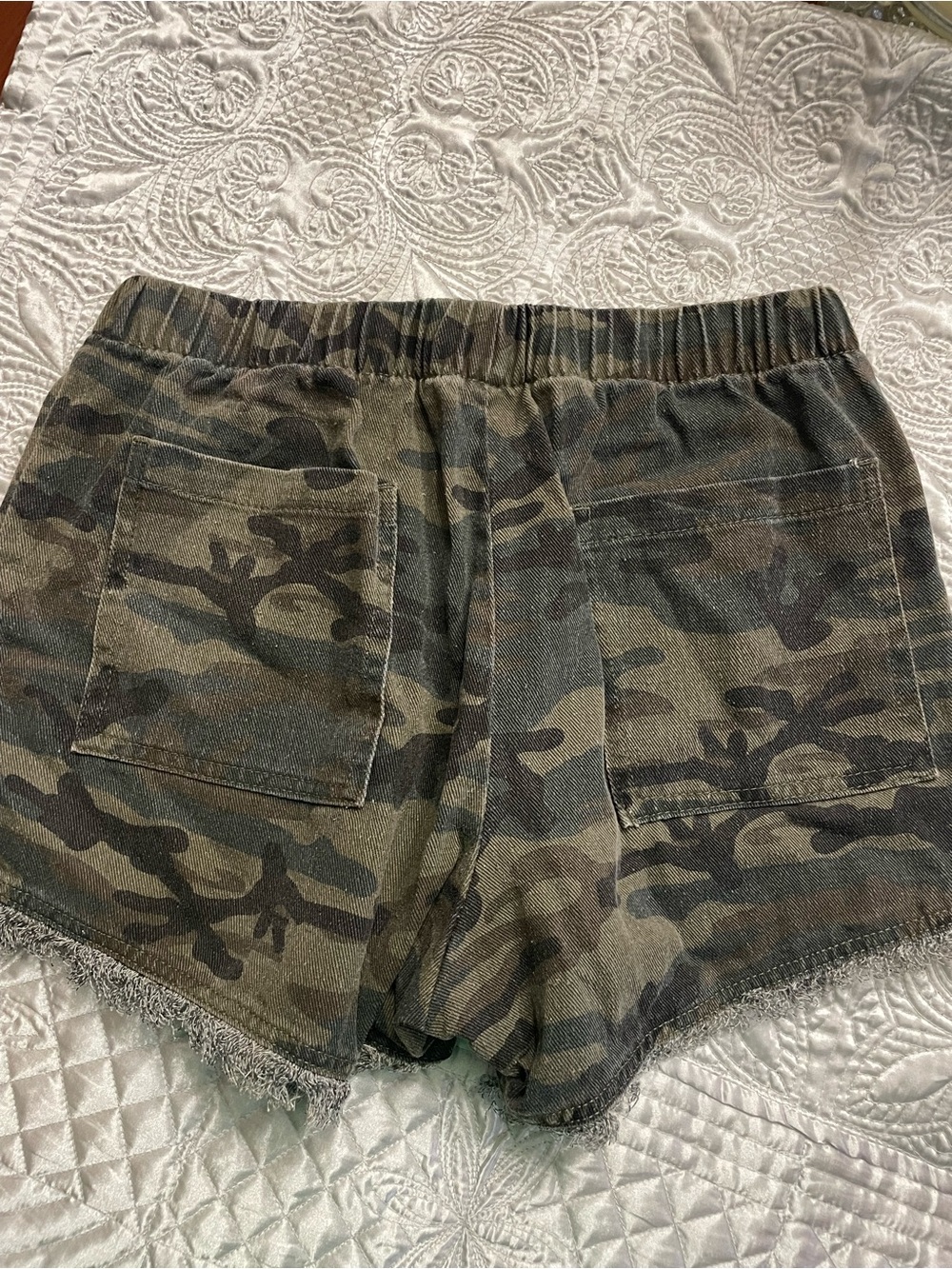 Camo Print Women's Elastic Waist Shorts
